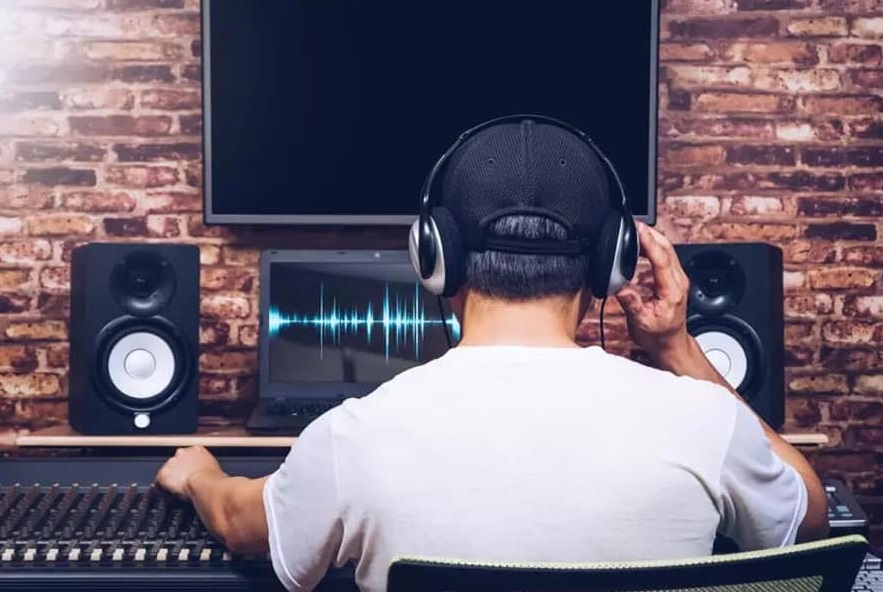 Powered speakers vs. studio monitors